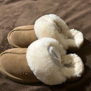 Ugg unisex child size 3 kids cozy little kid slipper.